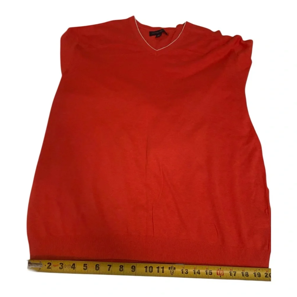 Banana Republic orange V-neck lightweight sweater in a silk-linen blend, XL.‎